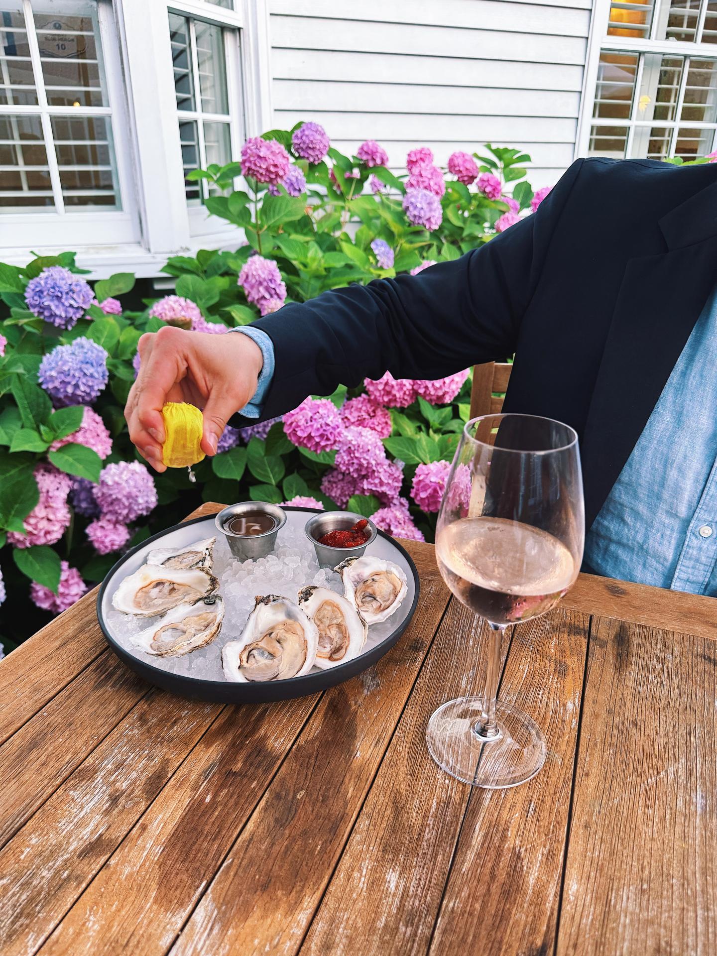 Fresh local oysters in Purser's Pub Courtyard