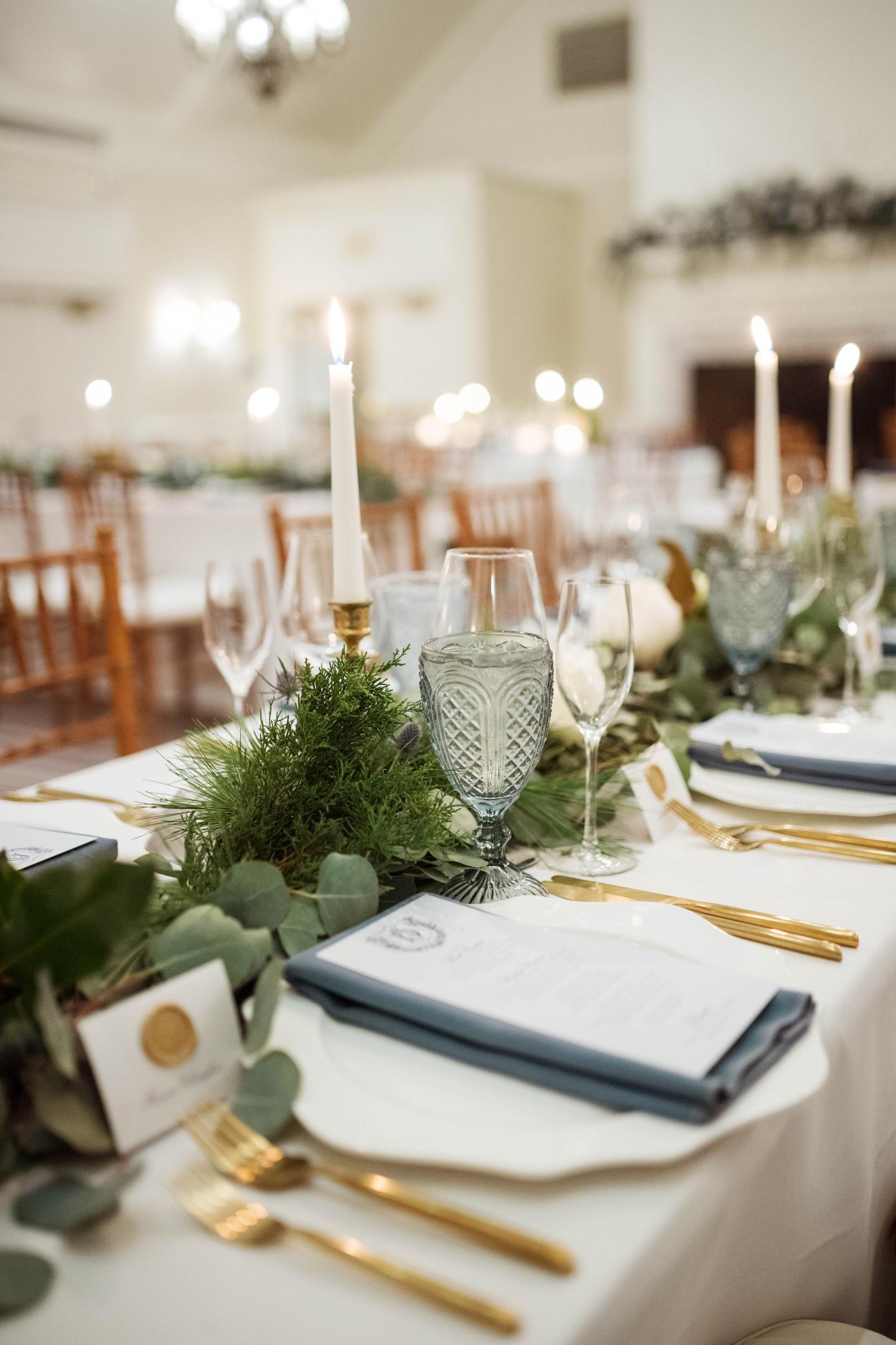 Winter wedding table setting in Commodore Ballroom